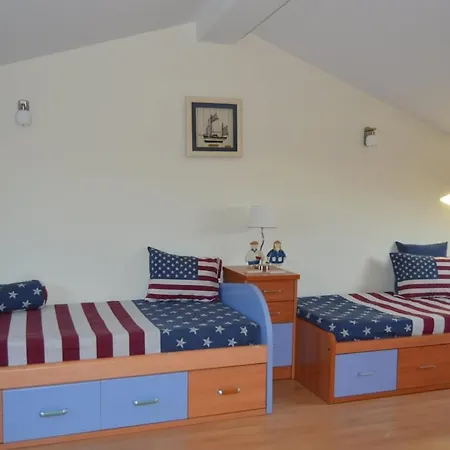 Ferienhaus West House *